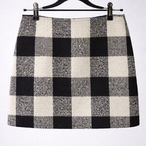 Elegant Monochrome Checkered Mini Skirt
